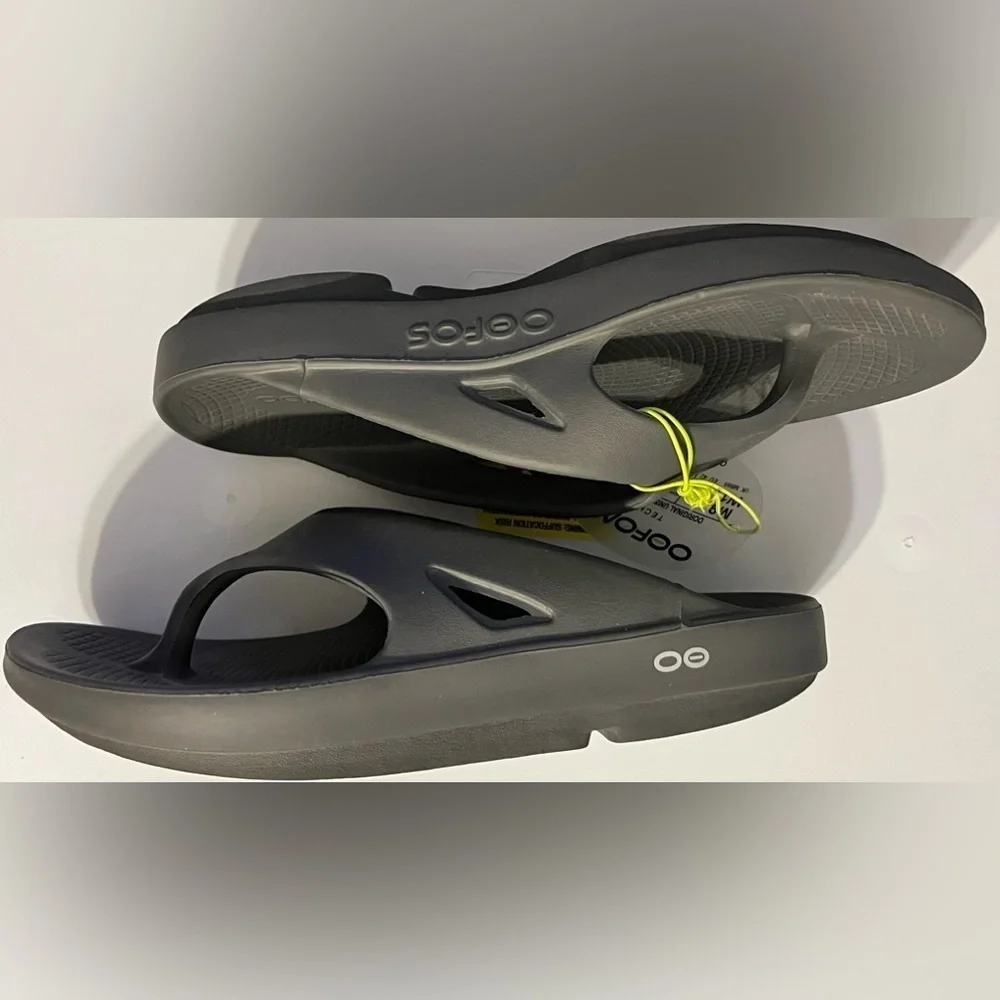 NWT- OOFOS OOriginal Sandal Lightweight Recovery Footwear - Machine Washable